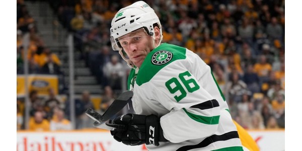 Mikko Rantanen musí litovat, že se nerozhodl zůstat u Caroliny Hurricanes Mikko Rantanen musí litovat, že se nerozhodl zůstat u Caroliny Hurricanes